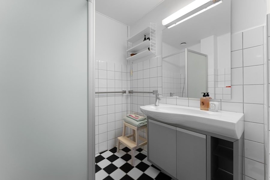 Photo Renovating Small Bathrooms
