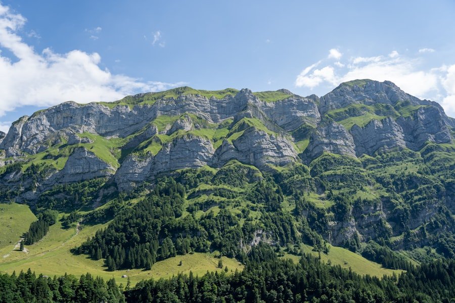 Photo Hiking Lesser-Known Peaks in the Swiss Alps